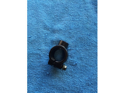 Obijmka drzak riditka 22mm zrcako pravy zavit 10mm