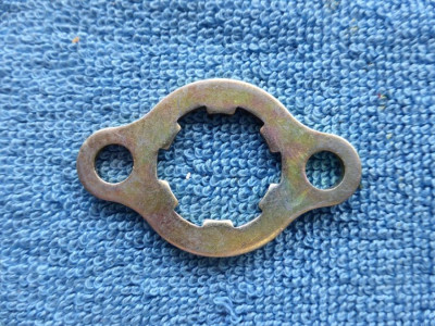 Podlozka zajisteni pro motory 250