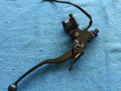 Prava brzdova paka s rucni brzdou