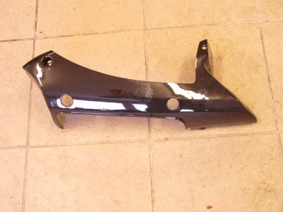 pravý zadní plast pod sedadlo spolujezdce